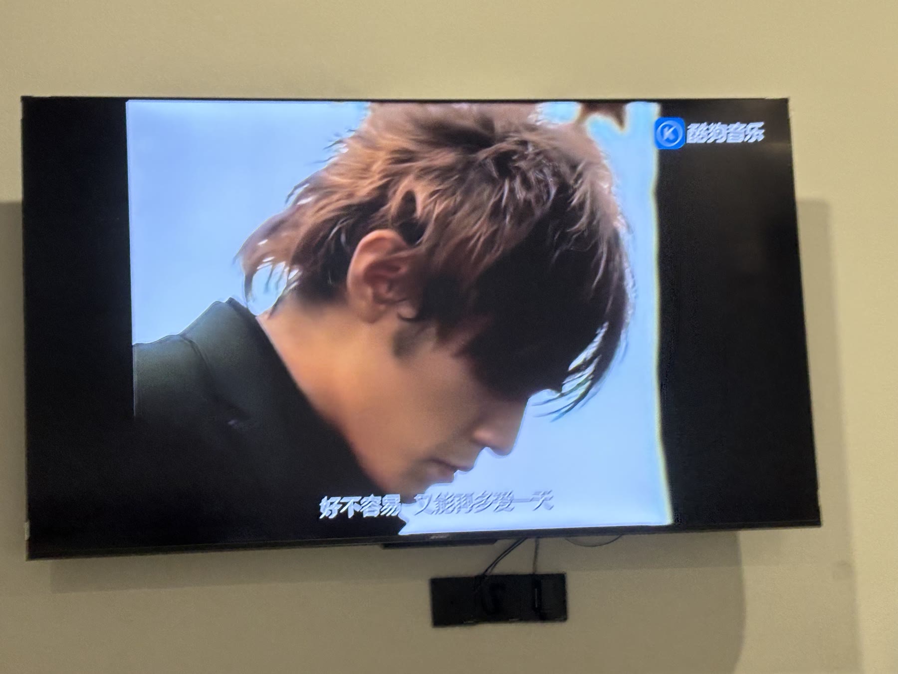 酒店电视上播放的周杰伦歌曲 MV